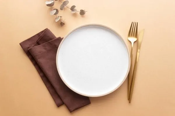 Composez votre table avec des assiettes design qui reflètent votre style